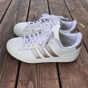 Adidas 3-strip court sneaker